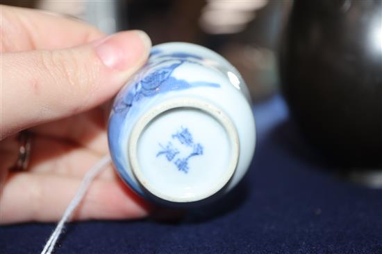 A Chinese small octagonal eight trigrams dish, Tongzhi mark and period (1862-74) and a Chinese blue and white cup Dish diameter 10cm